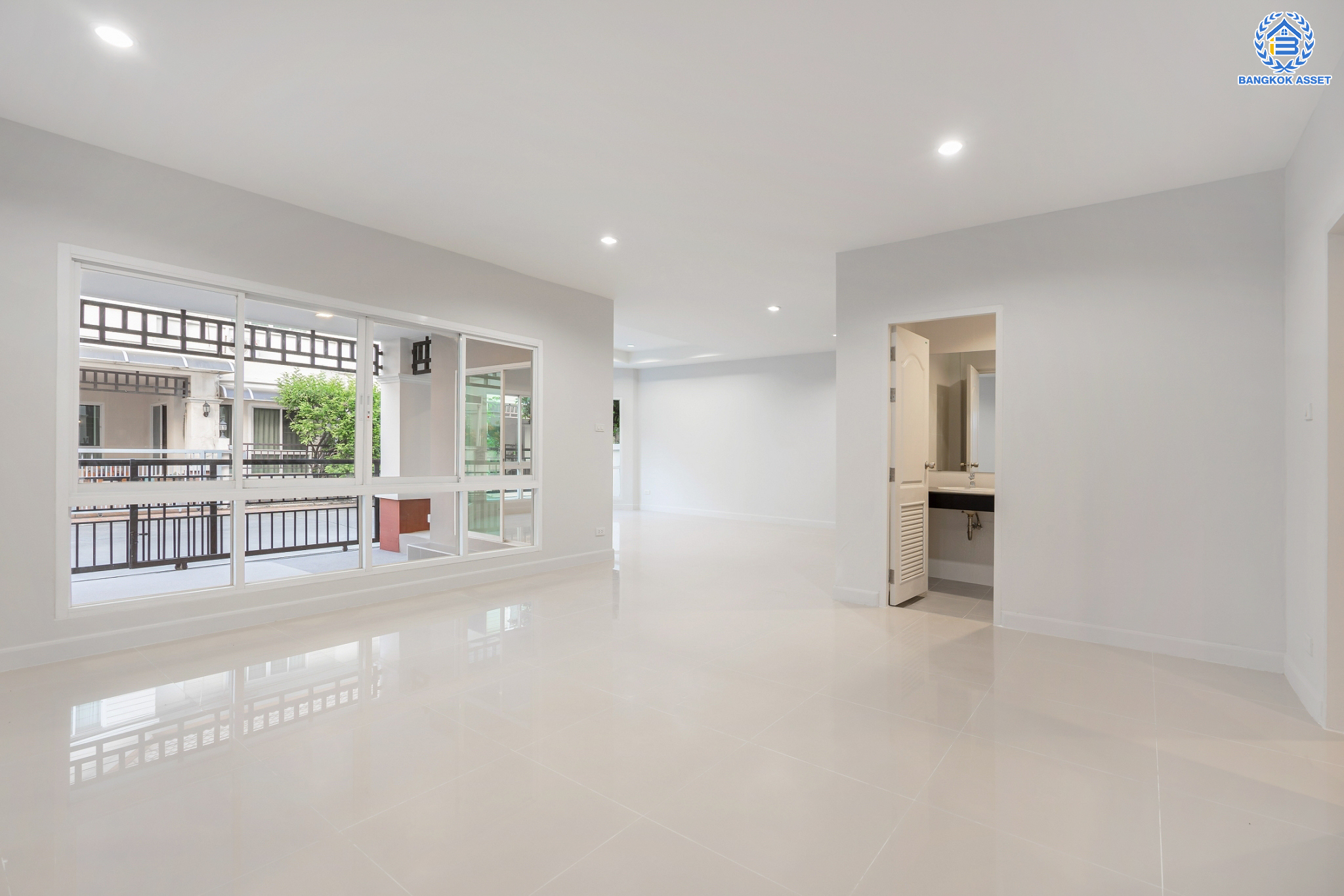 บ้านมือสองตกแต่งใหม่ ม.นันท์นรินทร์ นาวง-ดอนเมือง บ้านแฝดพร้อมอยู่ เนื้อที่ 36 ตร.ว. ฟังก์ชัน 3 ห้องนอน 3 ห้องน้ำ จอดรถได้ 2 คัน บนทำเลดีที่สุด ราคาคุ้มสุดในย่านนี้! เชื่อมต่อทุกการเดินทาง ใกล้สนามบินดอนเมือง ทางด่วน "ศรีสมาน" และรถไฟฟ้าสายสีแดง "สถานีดอนเมือง"…